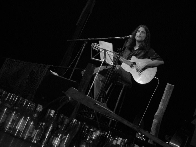 foto de un concierto de Santiago Feliú